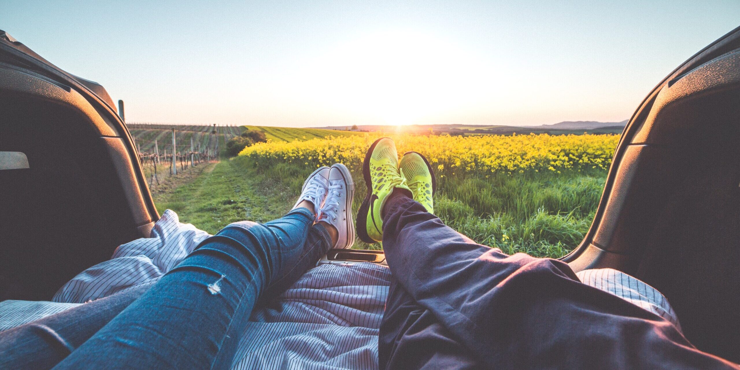 Couples Hiking on Valentine’s Day Things_to_do_this_valentines_day