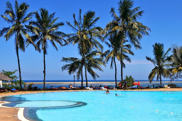 Swimming_pool_reef_hotel_mombasa