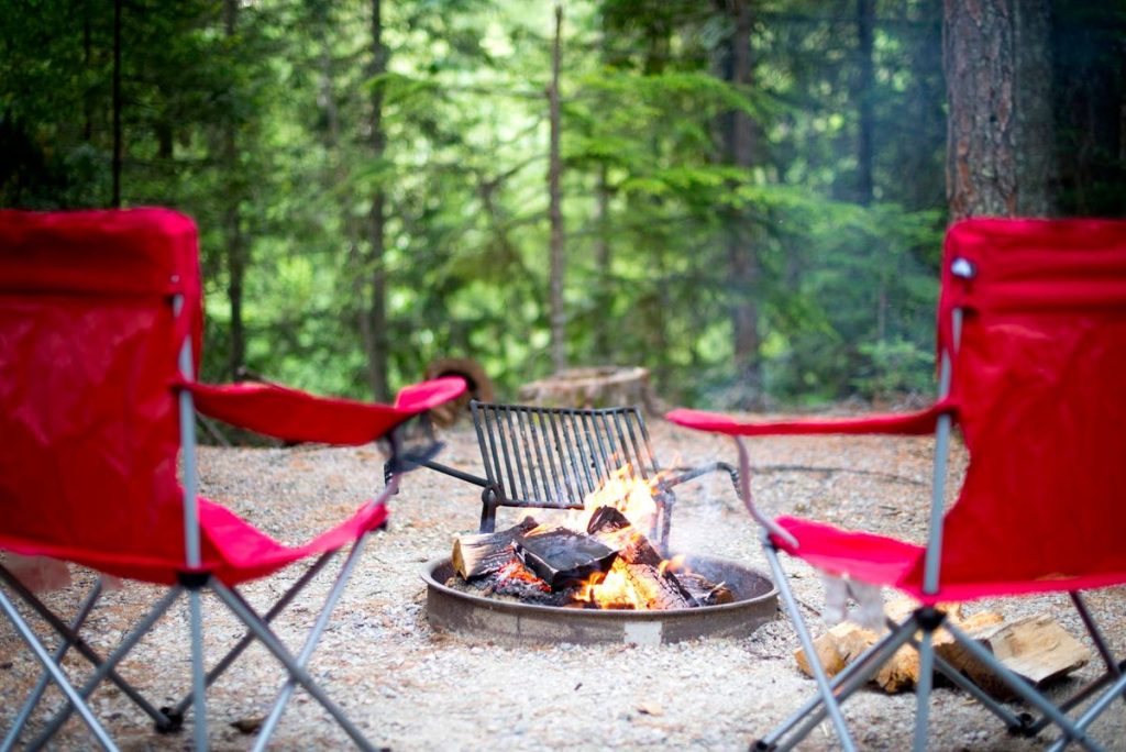 Camping-chairs-next-to-a-campfire