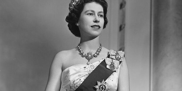 Queen Elizabeth II Portrait Queen-Elizabeth