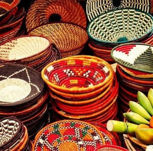 Showing-some-of-the-beautiful-traditional-handmade-crafts