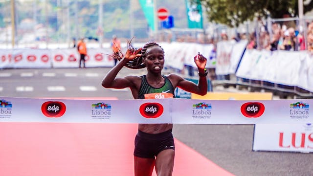Athletes-racing-in-a-Kenyan-marathon-event