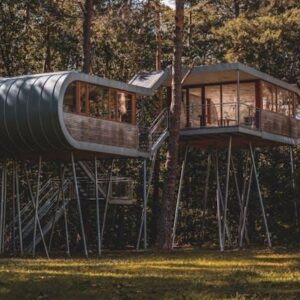 Ngare-Ndare-Treehouse-surrounded-by-lush-forest-in-Kenya